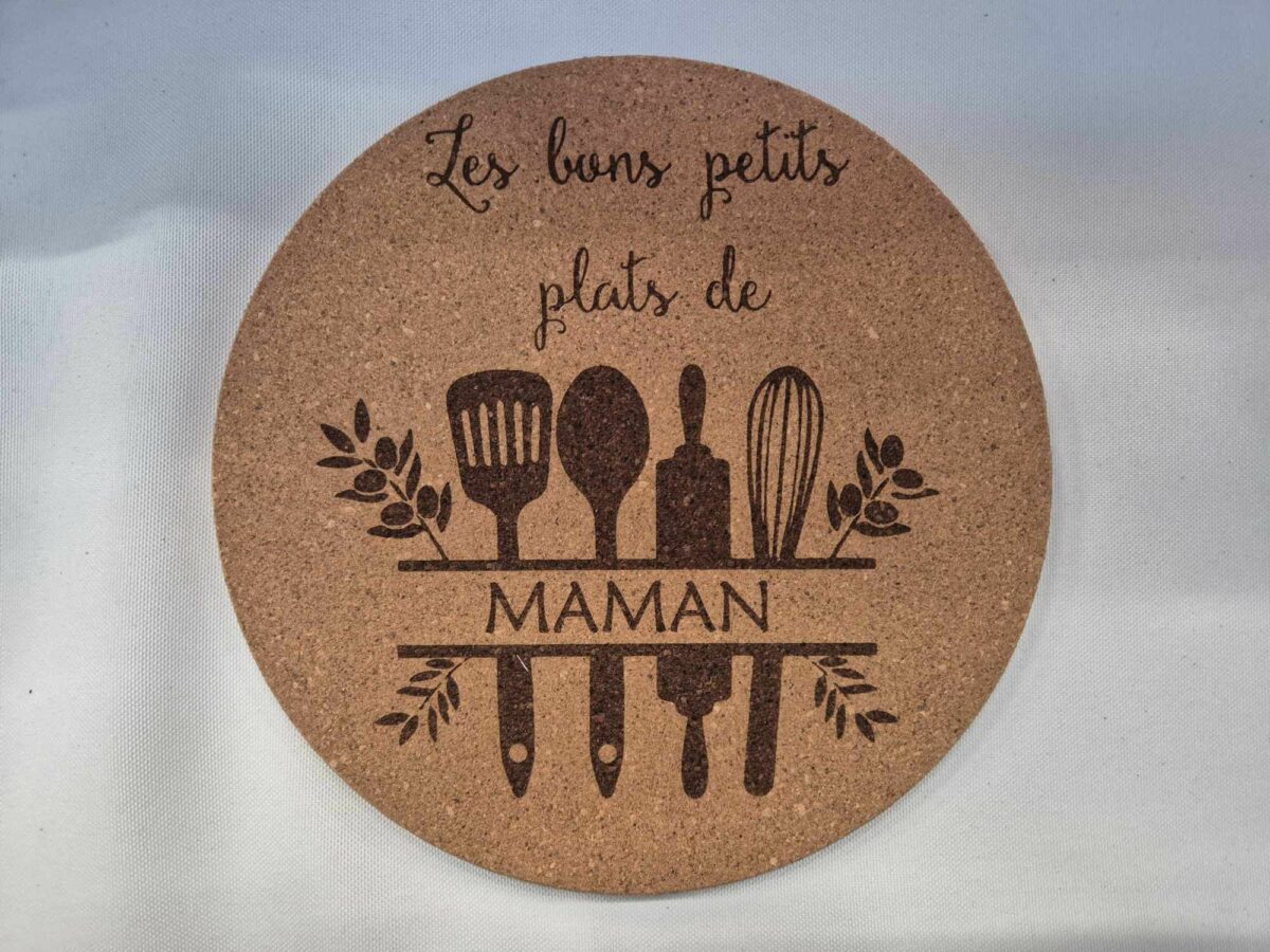 Dessous de plat en liège gravé : Les bons petits plats de Maman, modèle 1