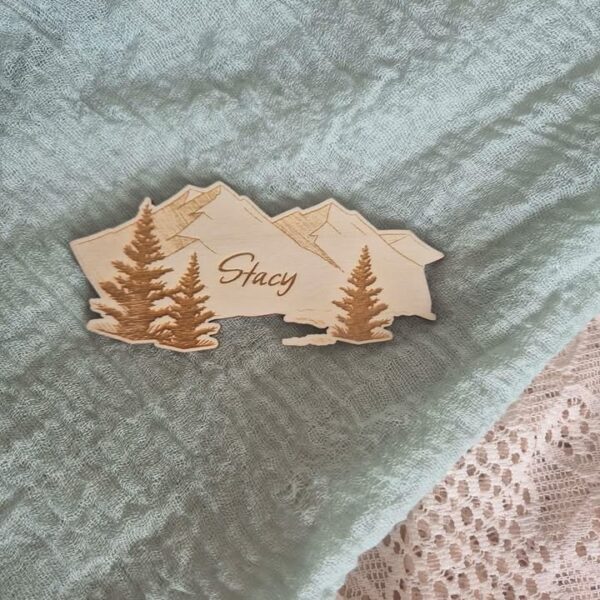 Marque-place en bois personnalisé – Thème Montagne et Nature